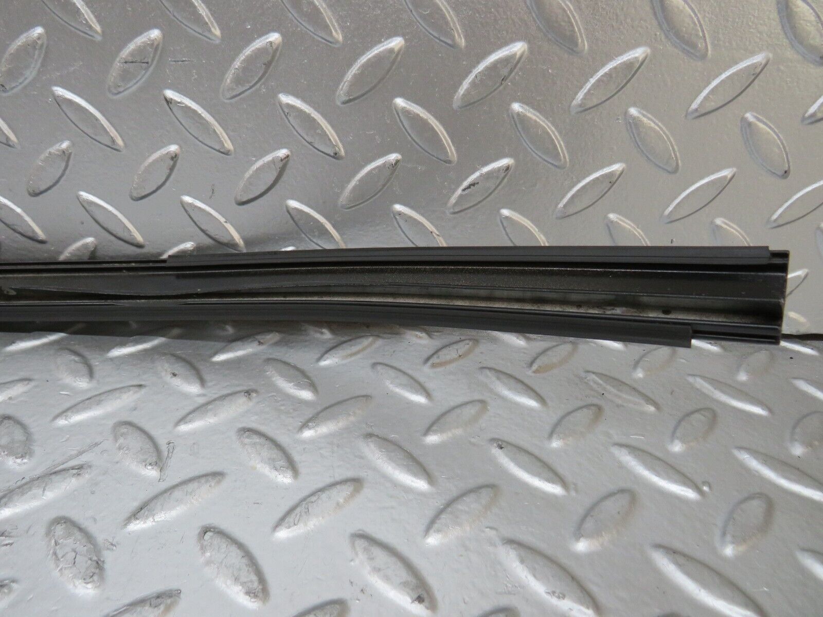 27758 Mercedes-Benz S124 300TE Wagon Roof Moulding Trim