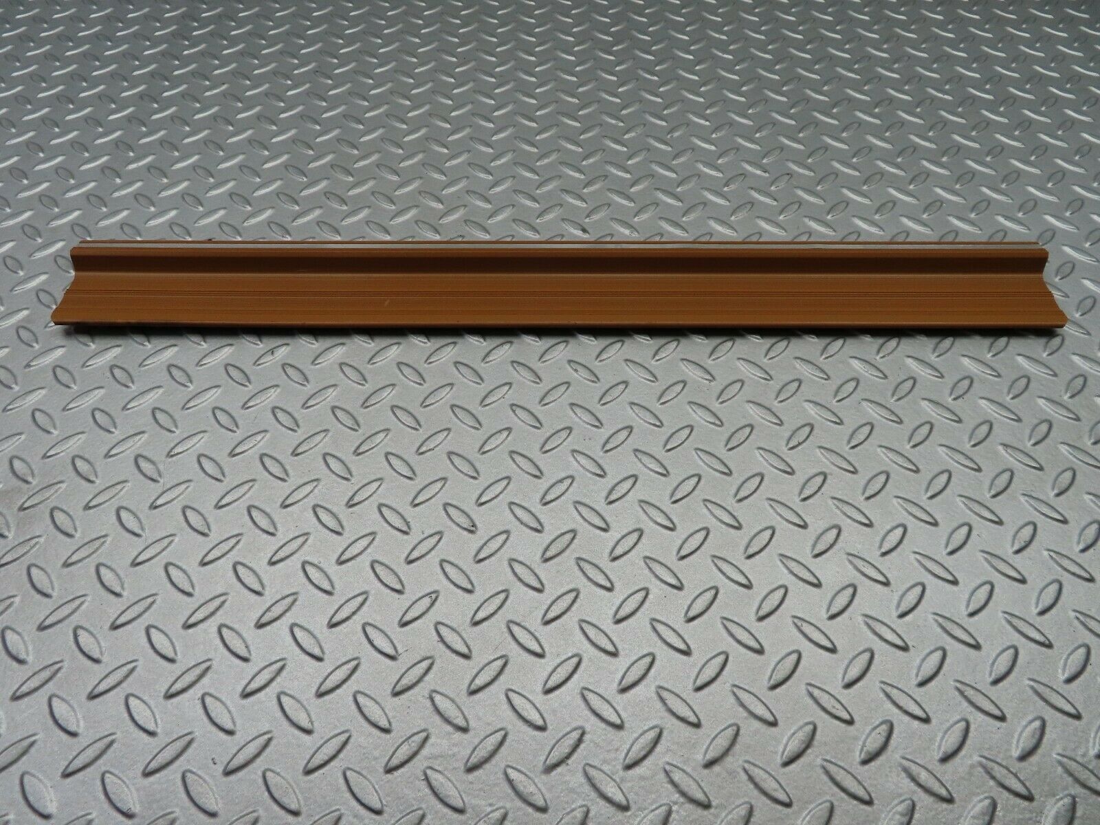 5666 Mercedes-Benz W123 200 Front Left Door Sill