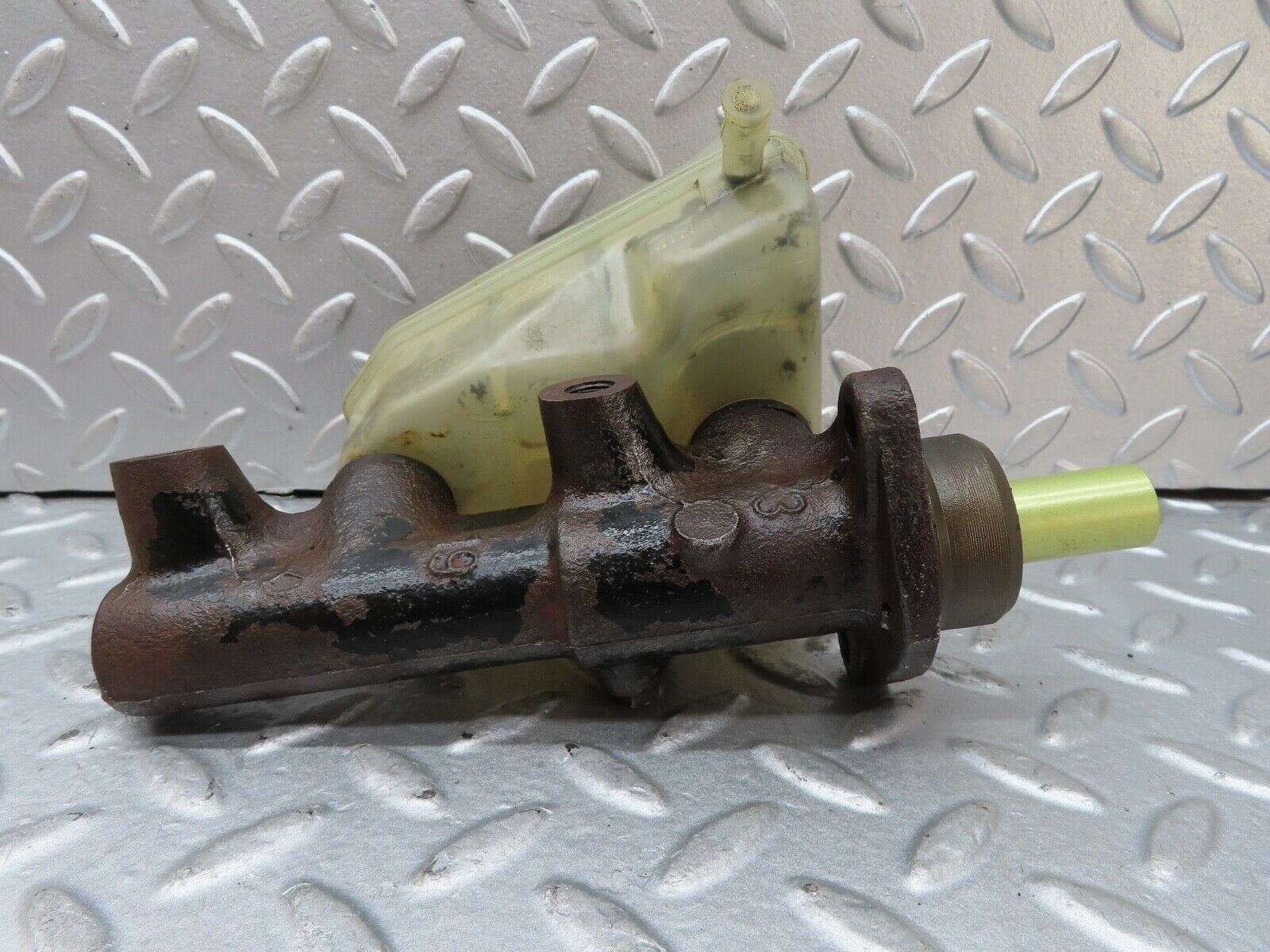 17660 Mercedes-Benz W116 450SEL Brake Master Cylinder With Tank