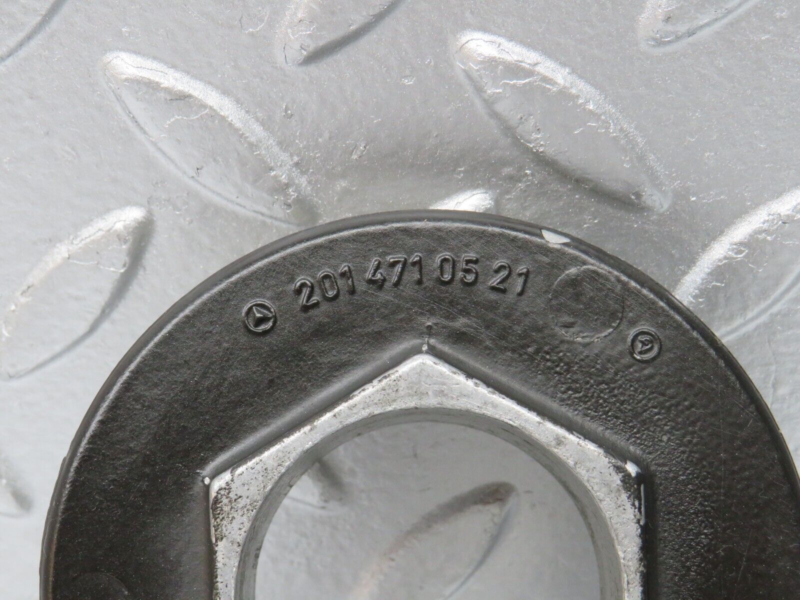 30915 Mercedes-Benz W201 190E 2.0L Fuel Tank Locking Sender Flange 2014710521