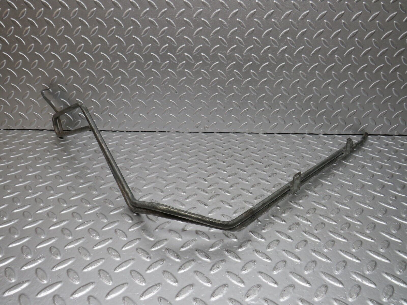 32718 Mercedes-Benz S124 300TE Wagon Oil Cooling Pipe