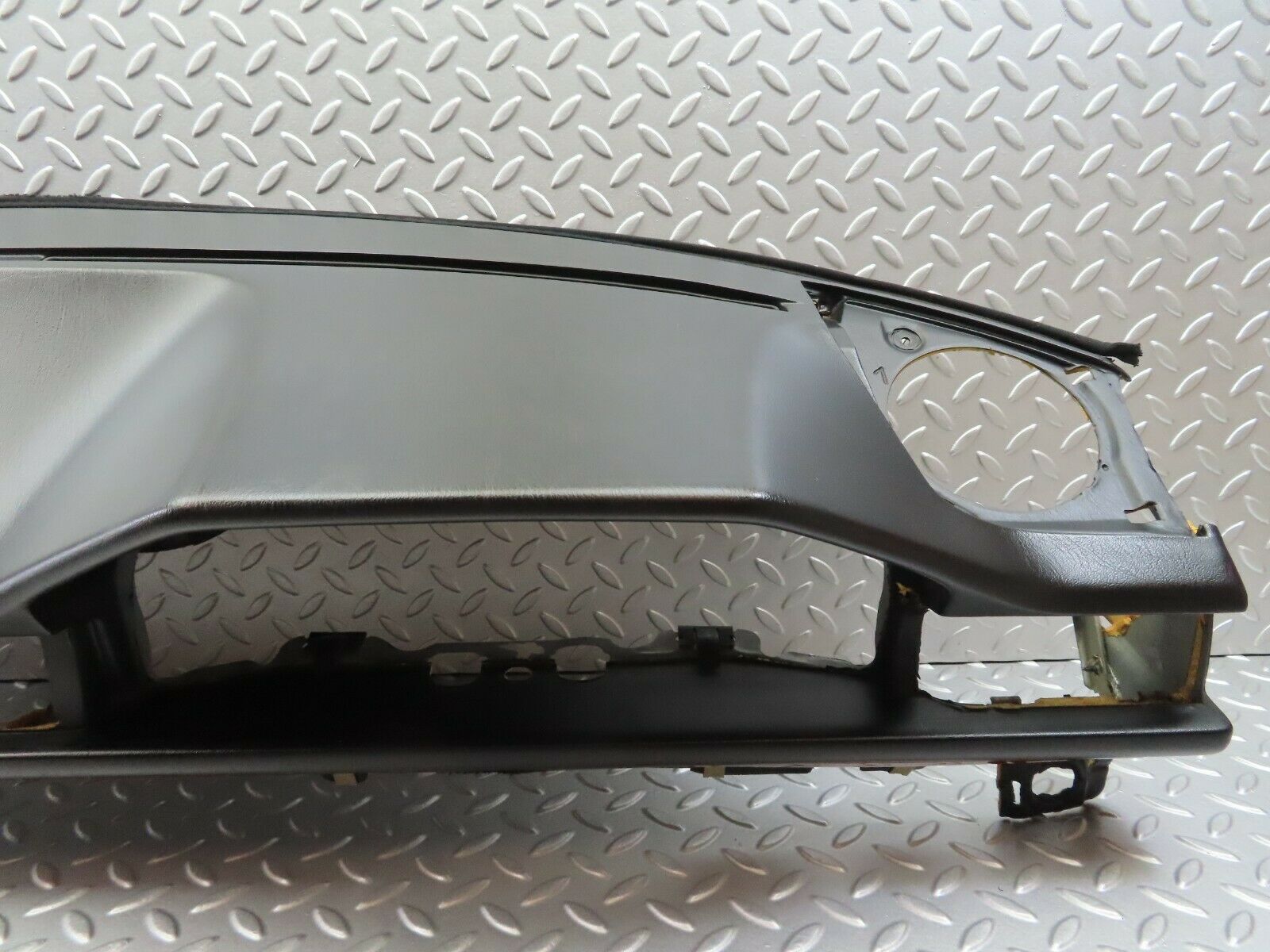 6614 Mercedes-Benz S124 E220 Wagon Dashboard Black