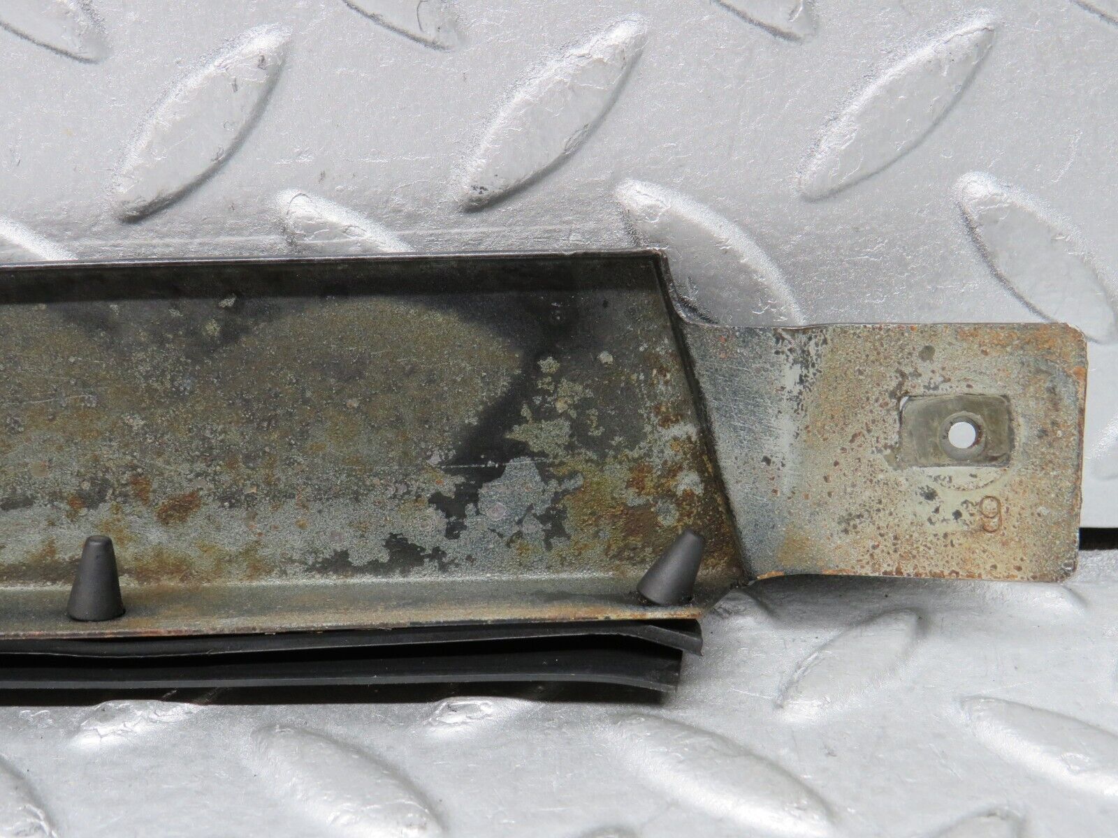 37787 Mercedes-Benz A124 320E Cabriolet Under Headlight Trim Left