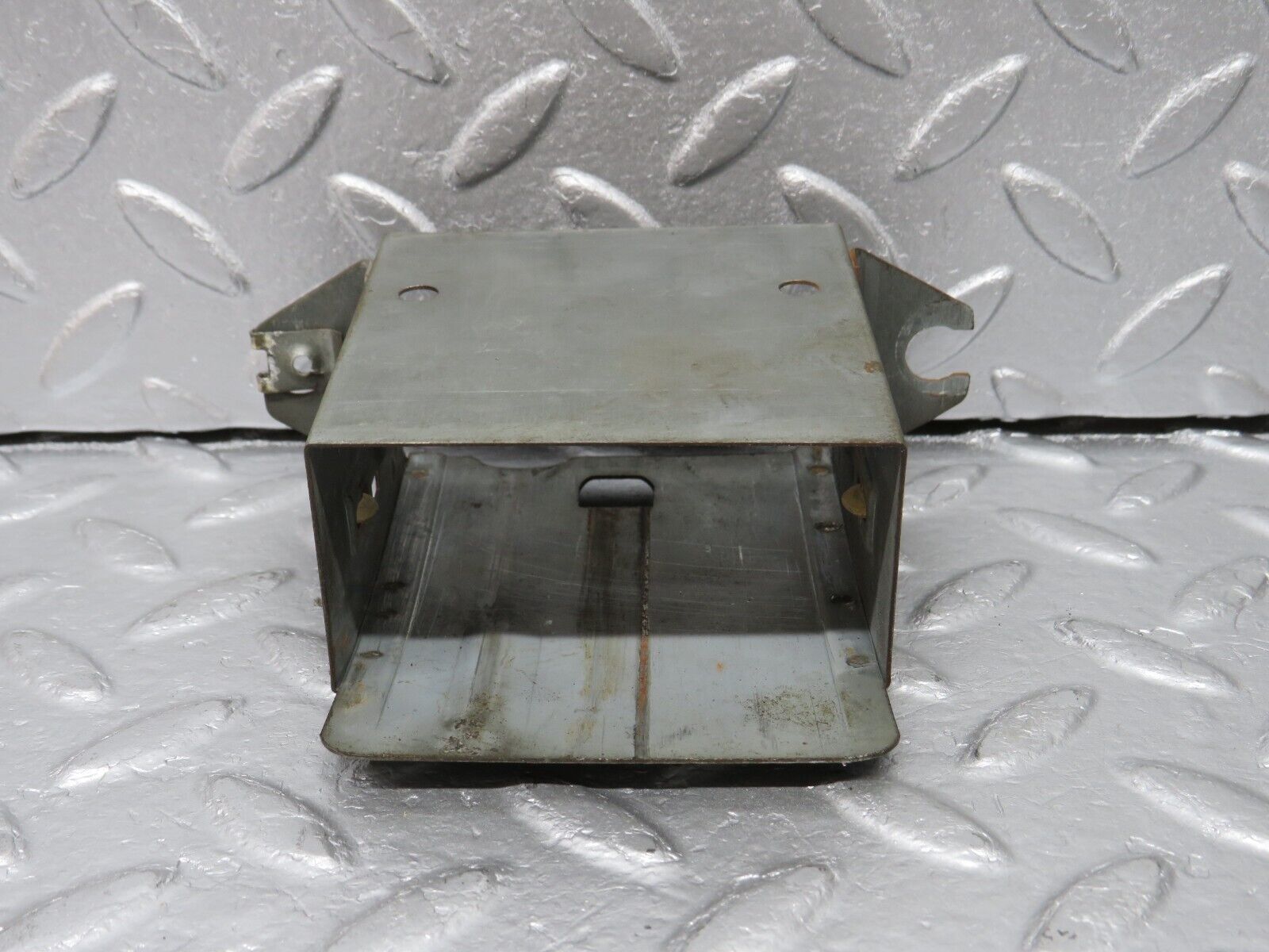 40332 Mercedes-Benz W110 230 Ashtray Frame