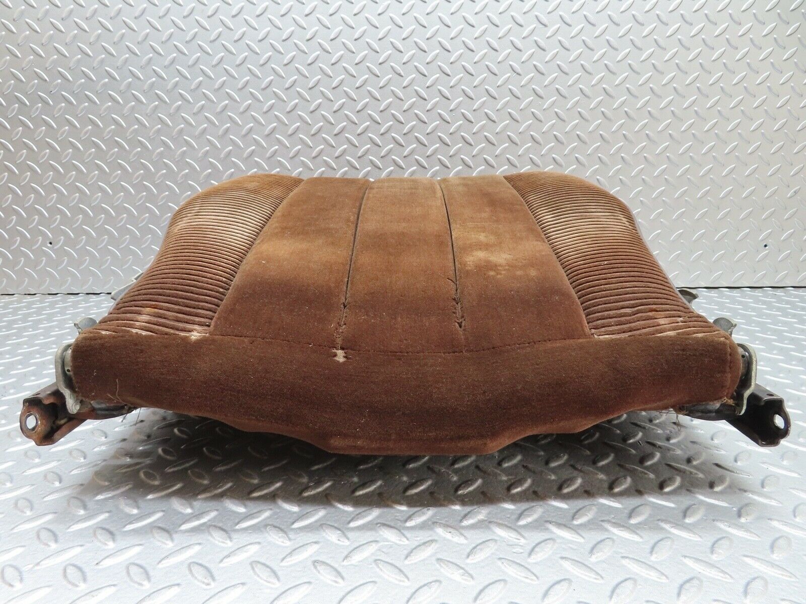 18470 Mercedes-Benz C107 380SLC Front Right Seat Bottom Brown