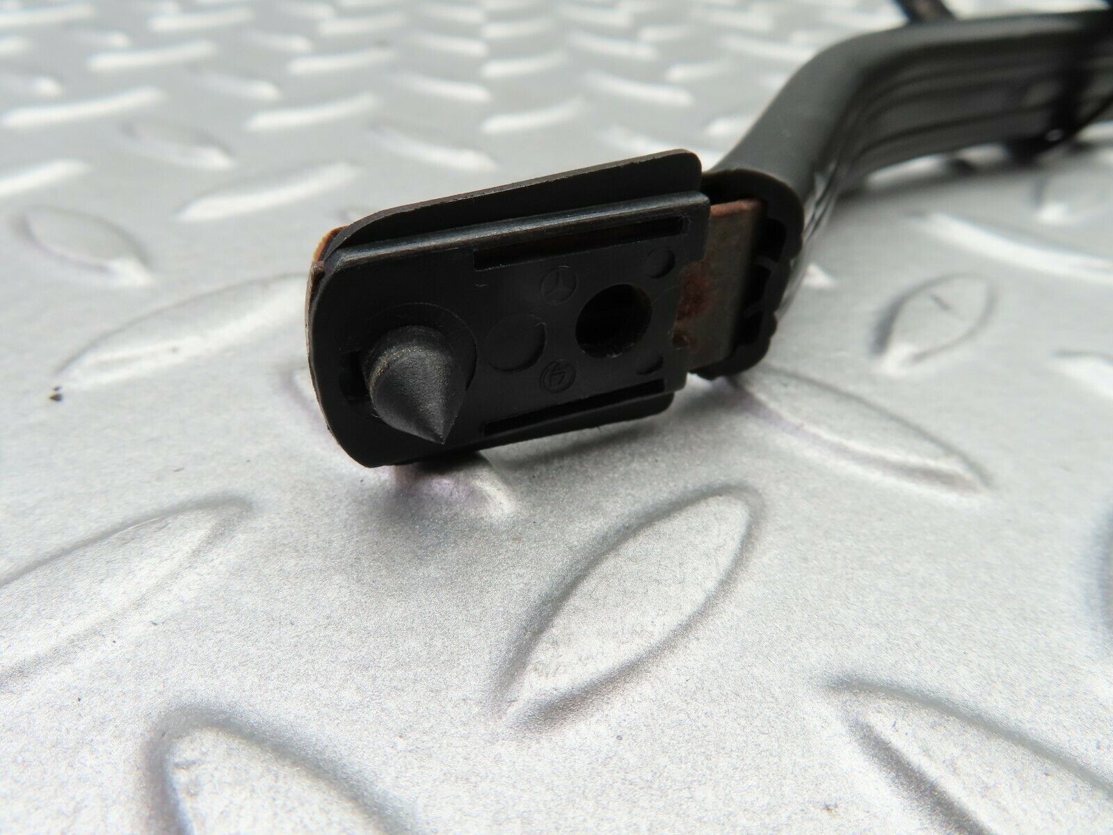 5668 Mercedes-Benz W123 200 Interior Roof Grab Handle