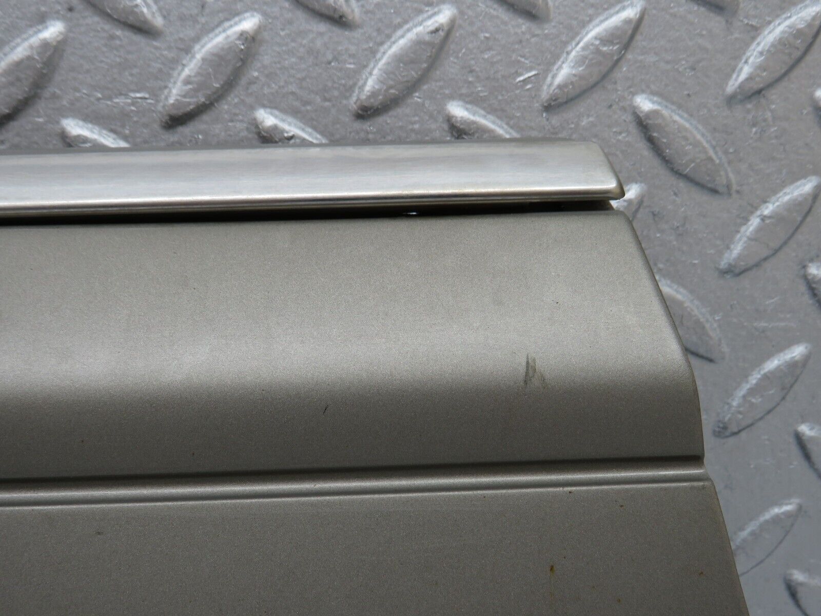 35968 Mercedes-Benz W126 420SE Front Left Fender Wing Moulding Trim 1266903540