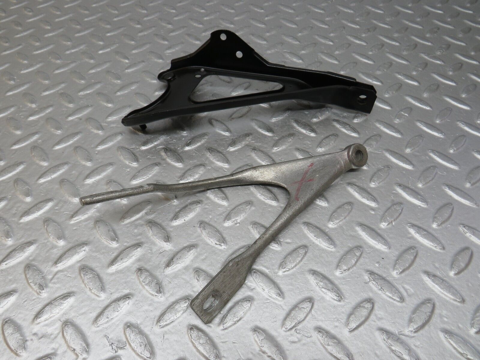 36543 Mercedes-Benz W201 190E 2.0L Steering Column Bracket