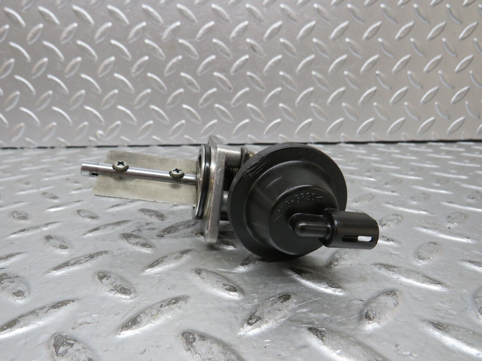 27814 Mercedes-Benz S124 300TE Wagon Intake Valve Pierburg 6061400231