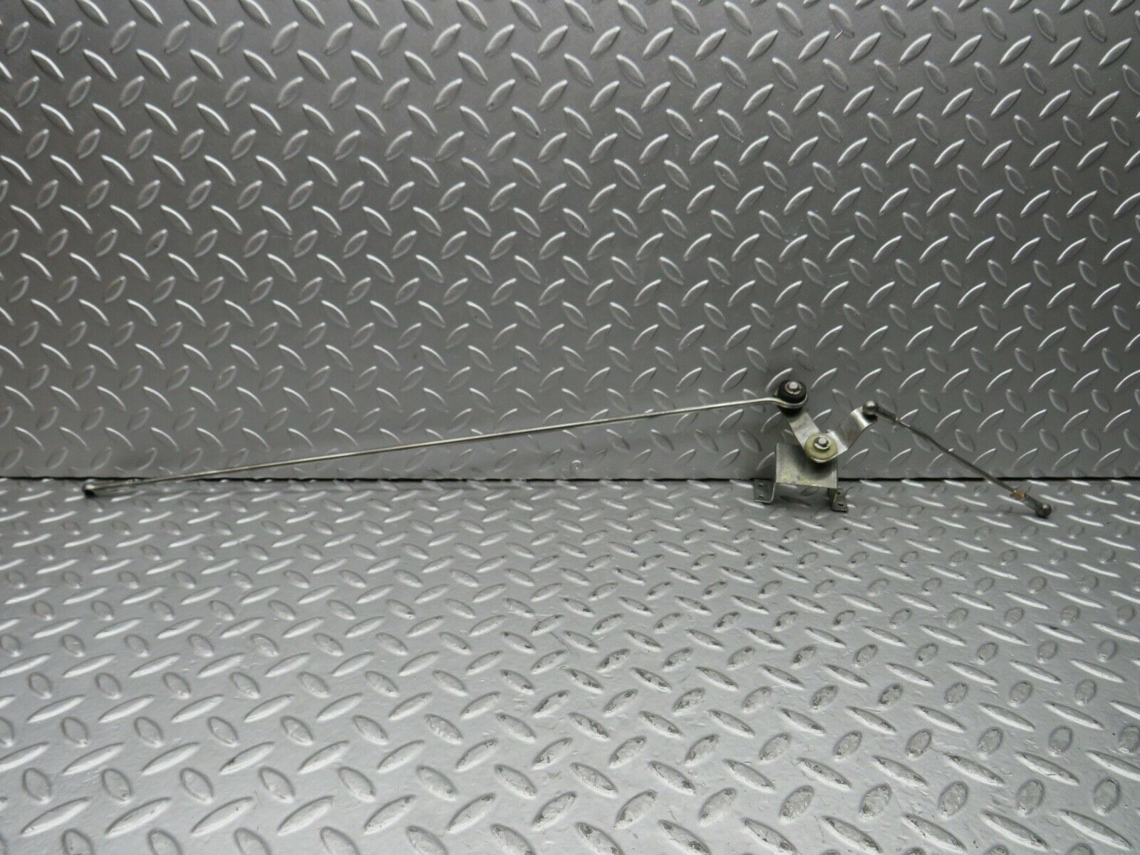 21798 Mercedes-Benz W126 300SE Throttle Linkage