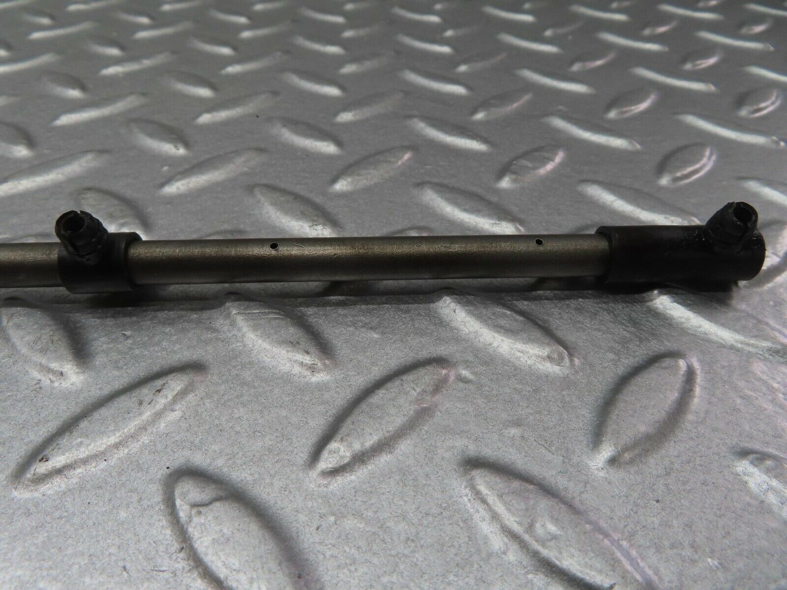 13354 Mercedes-Benz C107 350SLC Coupe Camshaft Oil Tube