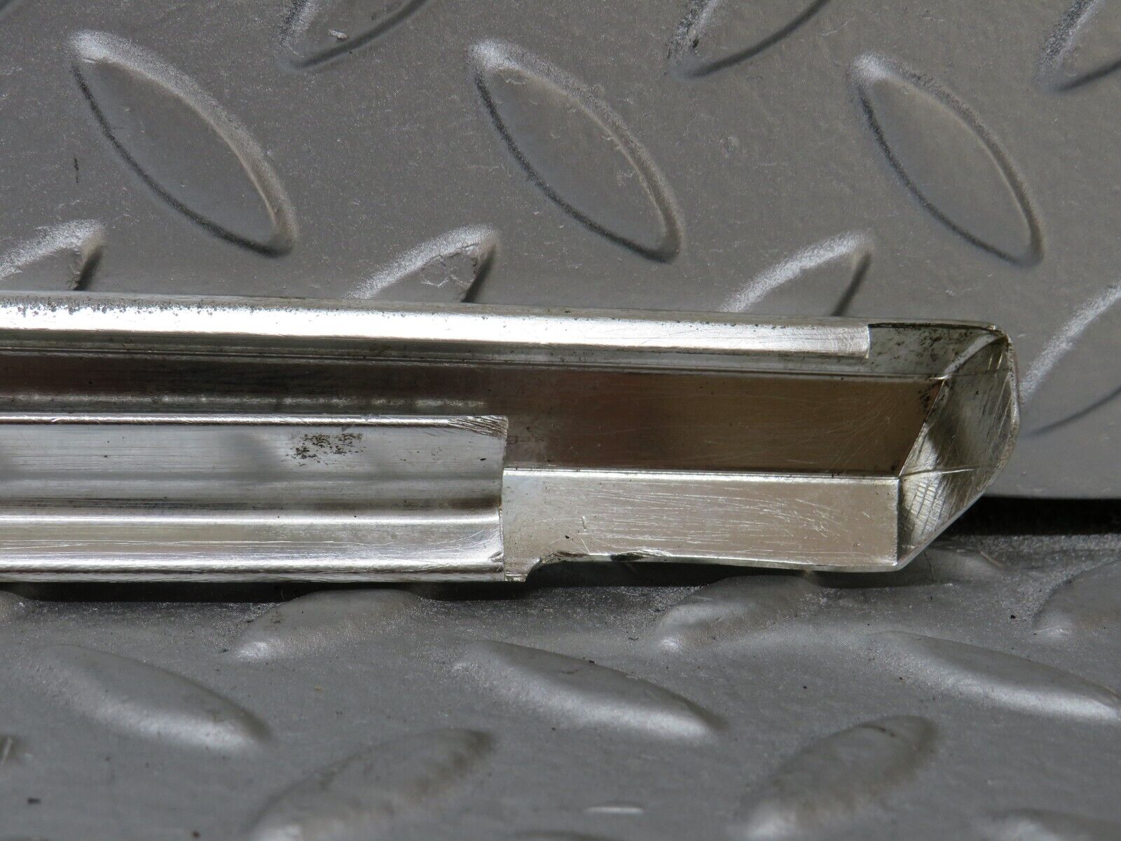 36295 Mercedes-Benz W126 420SE Rear Left Door Chrome Moulding Trim