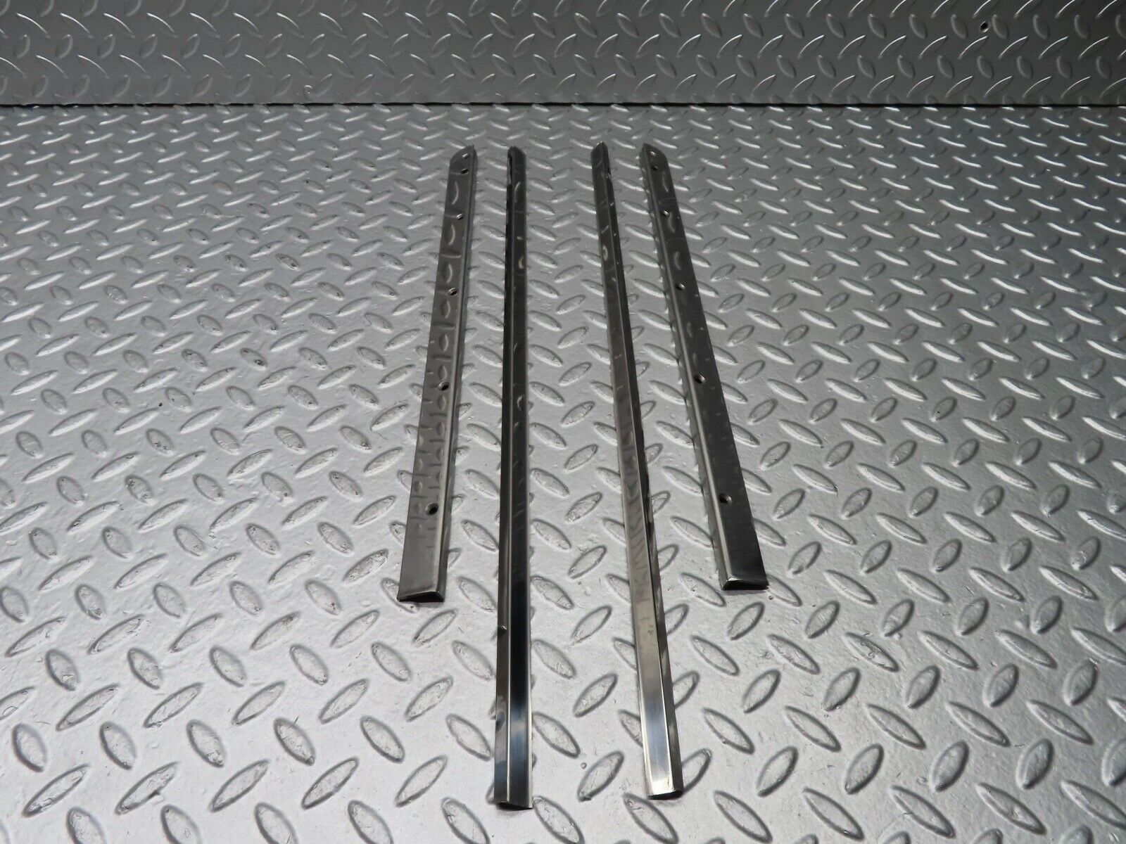 20823 Mercedes-Benz W114 250CE Coupe Sunroof Chrome Trim Set