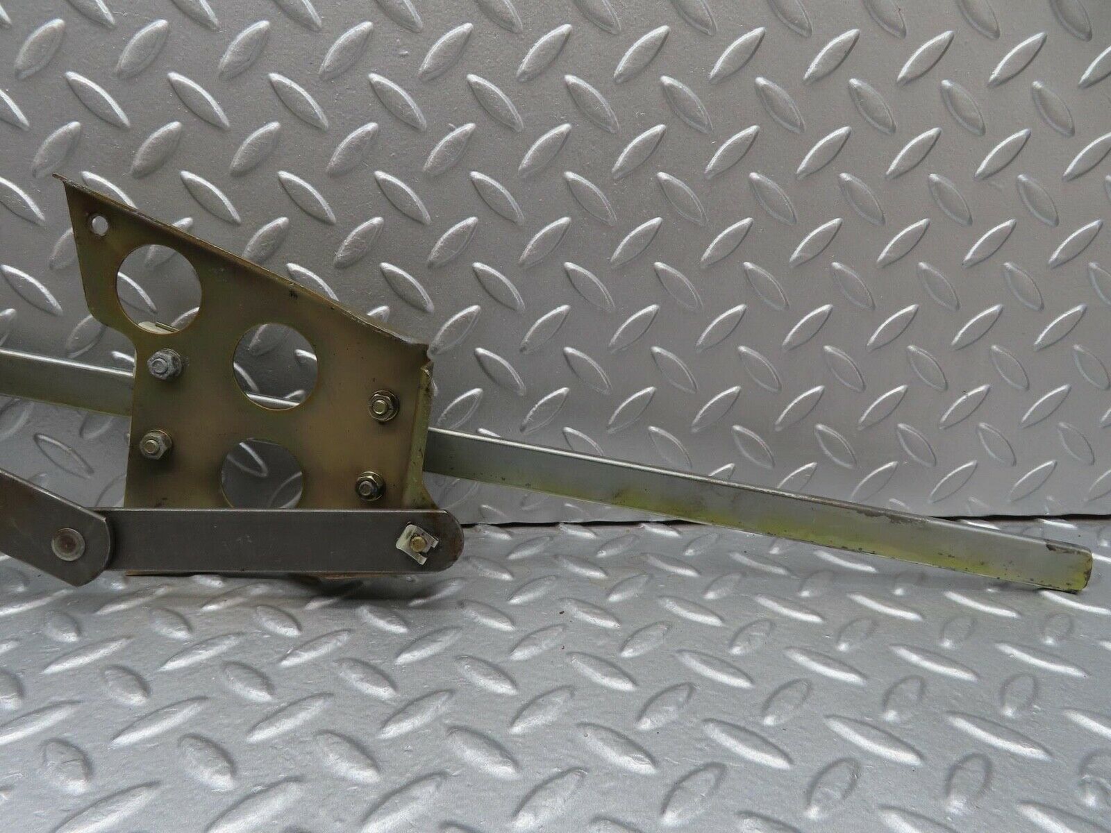 14003 Mercedes-Benz C107 280SLC Rear Left Power Window Regulator 1076700903