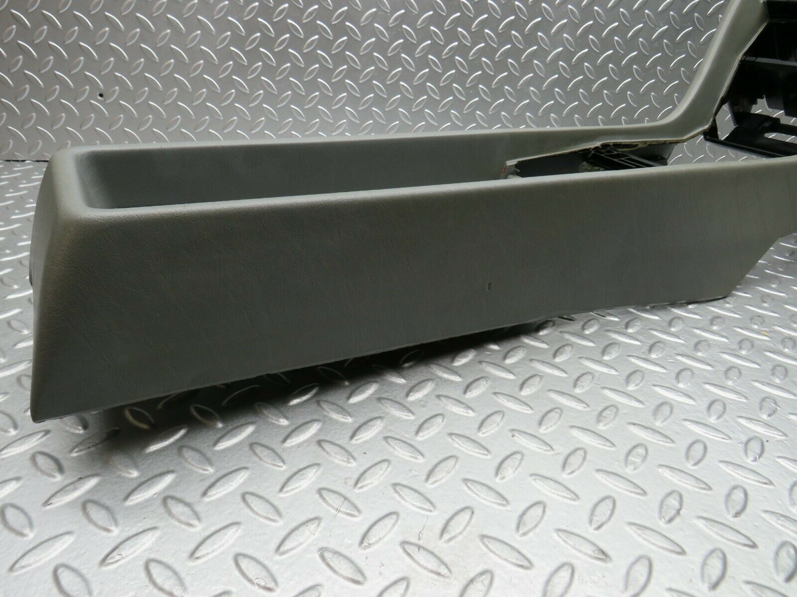 22335 Mercedes-Benz C124 E220 Coupe Centre Console Grey