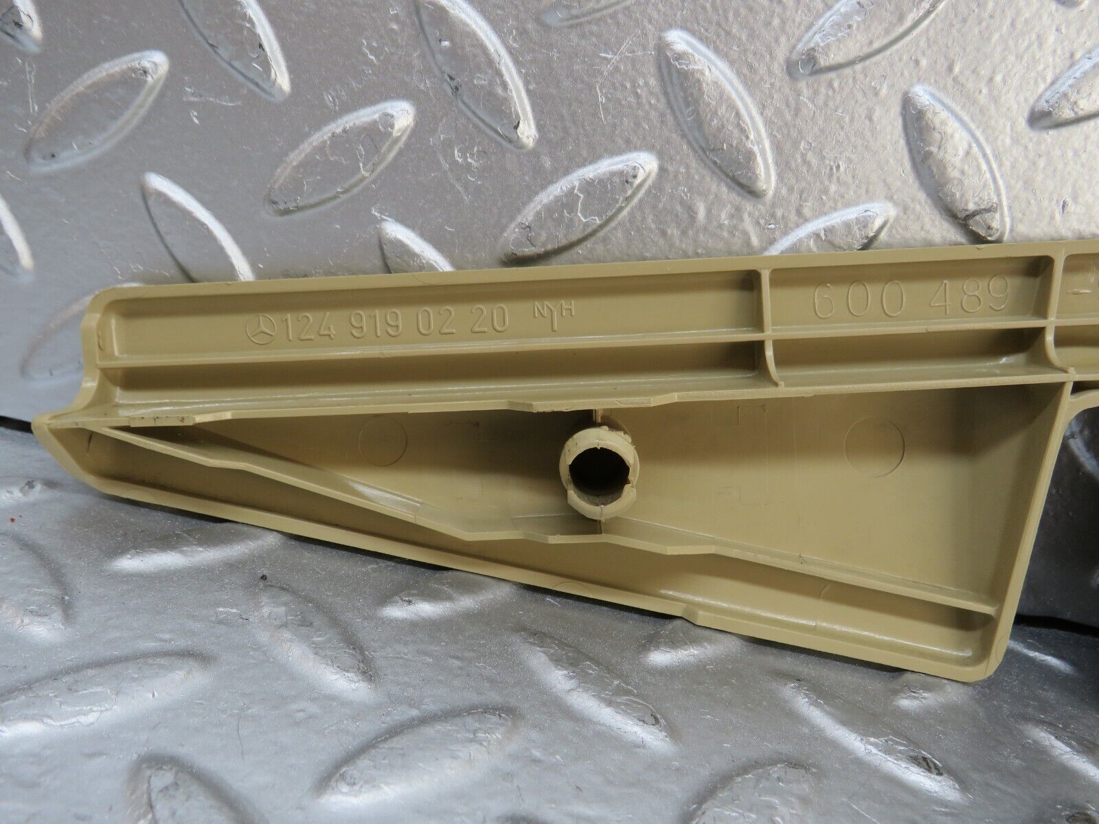 26704 Mercedes-Benz C124 220CE Coupe Front Right Seat Cover Beige 1249190220