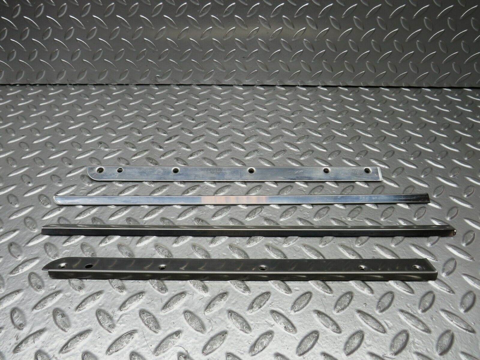 22917 Mercedes-Benz C107 450SLC Coupe Sunroof Chrome Trim Set