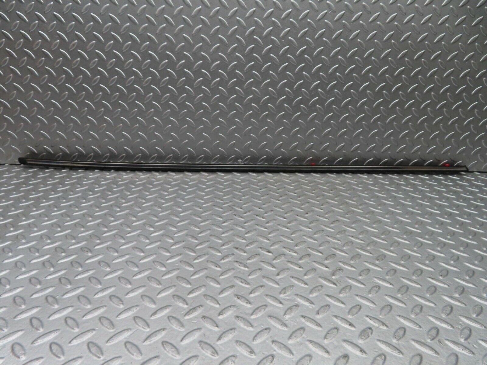 21102 Mercedes-Benz W123 230E Front Left Fender Wing Centre Moulding Trim