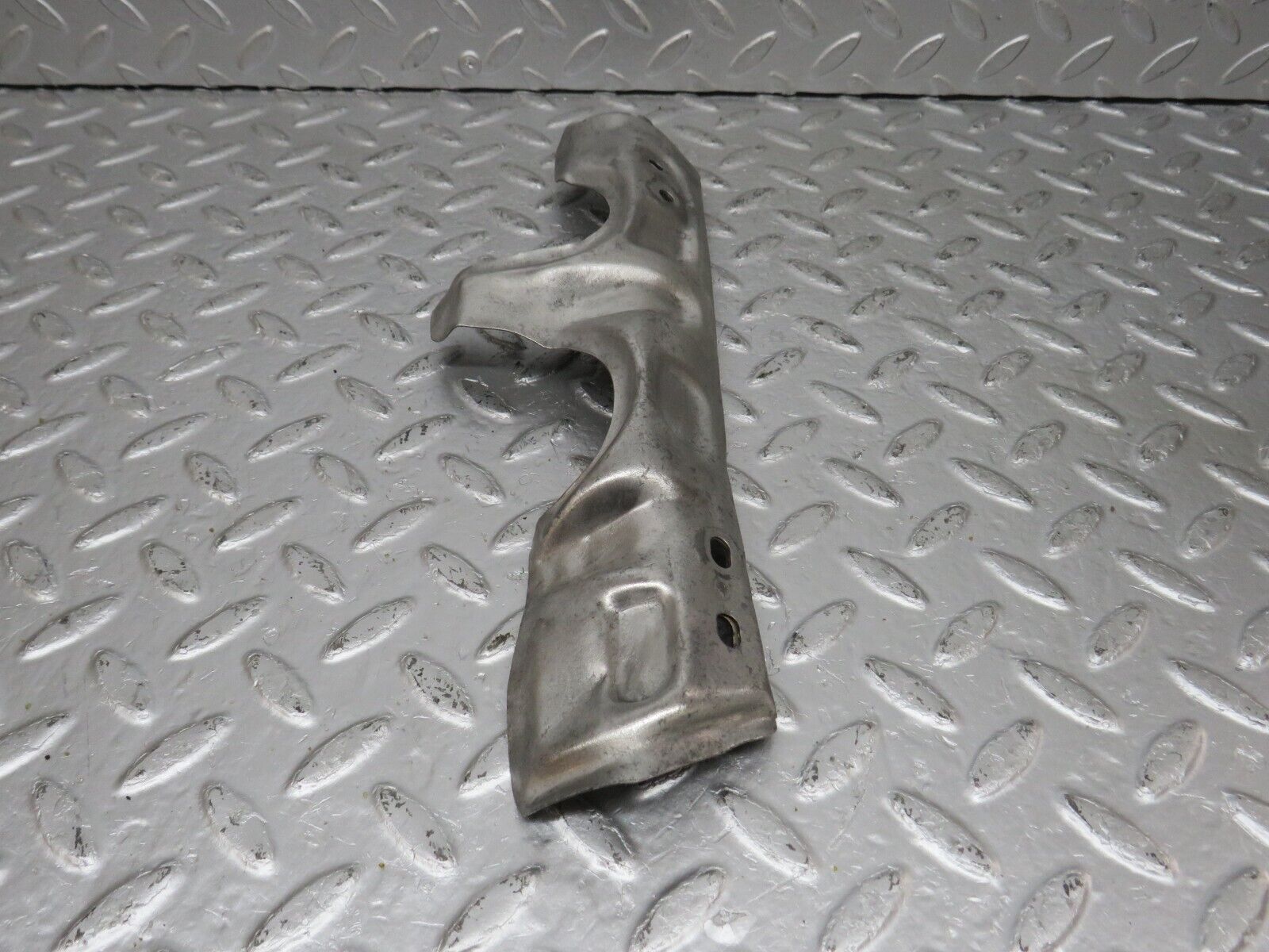 33128 Mercedes-Benz W126 380 V8 M116 Exhaust Manifold Heat Shield