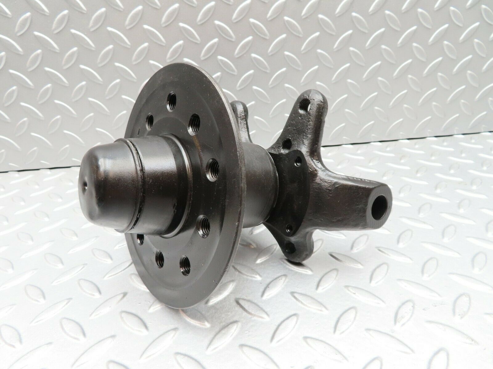 3427 Mercedes-Benz W115 220D Front Left Wheel Hub