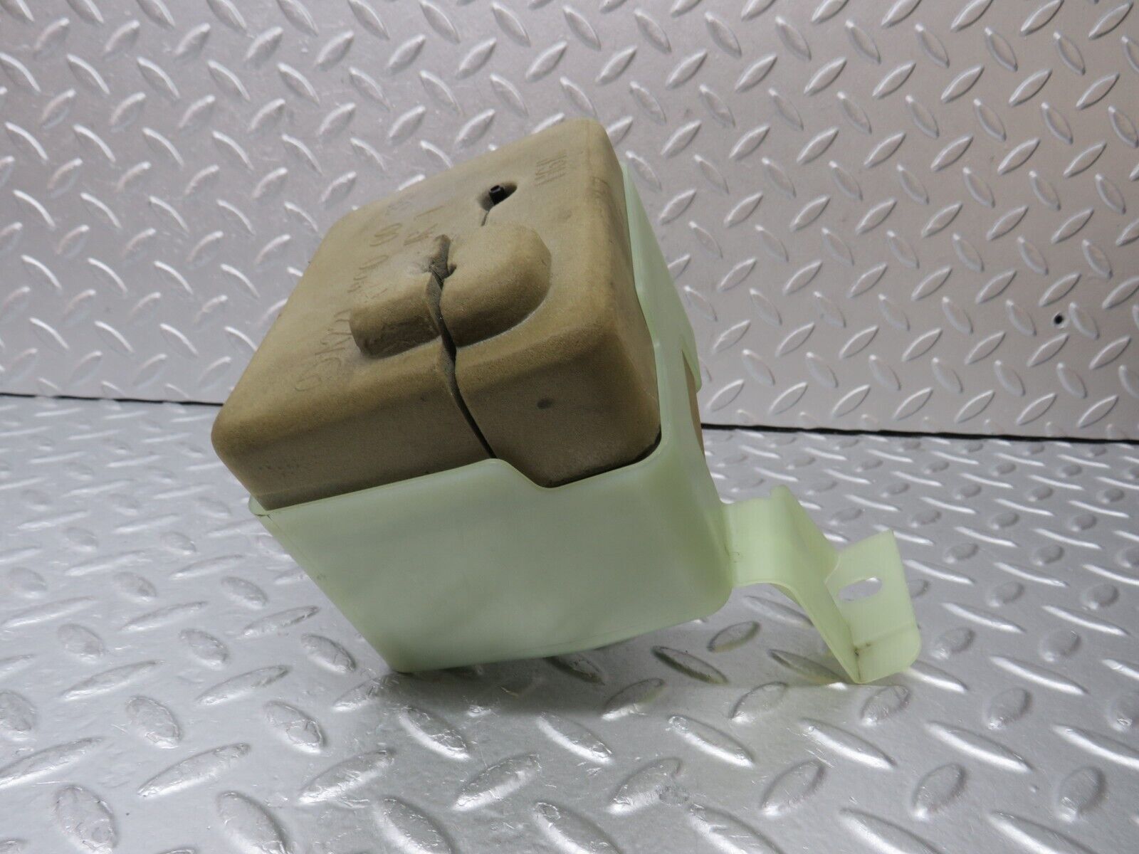 35221 Mercedes-Benz W221 Central Locking Pump 2218000248 2218000035 2218000018