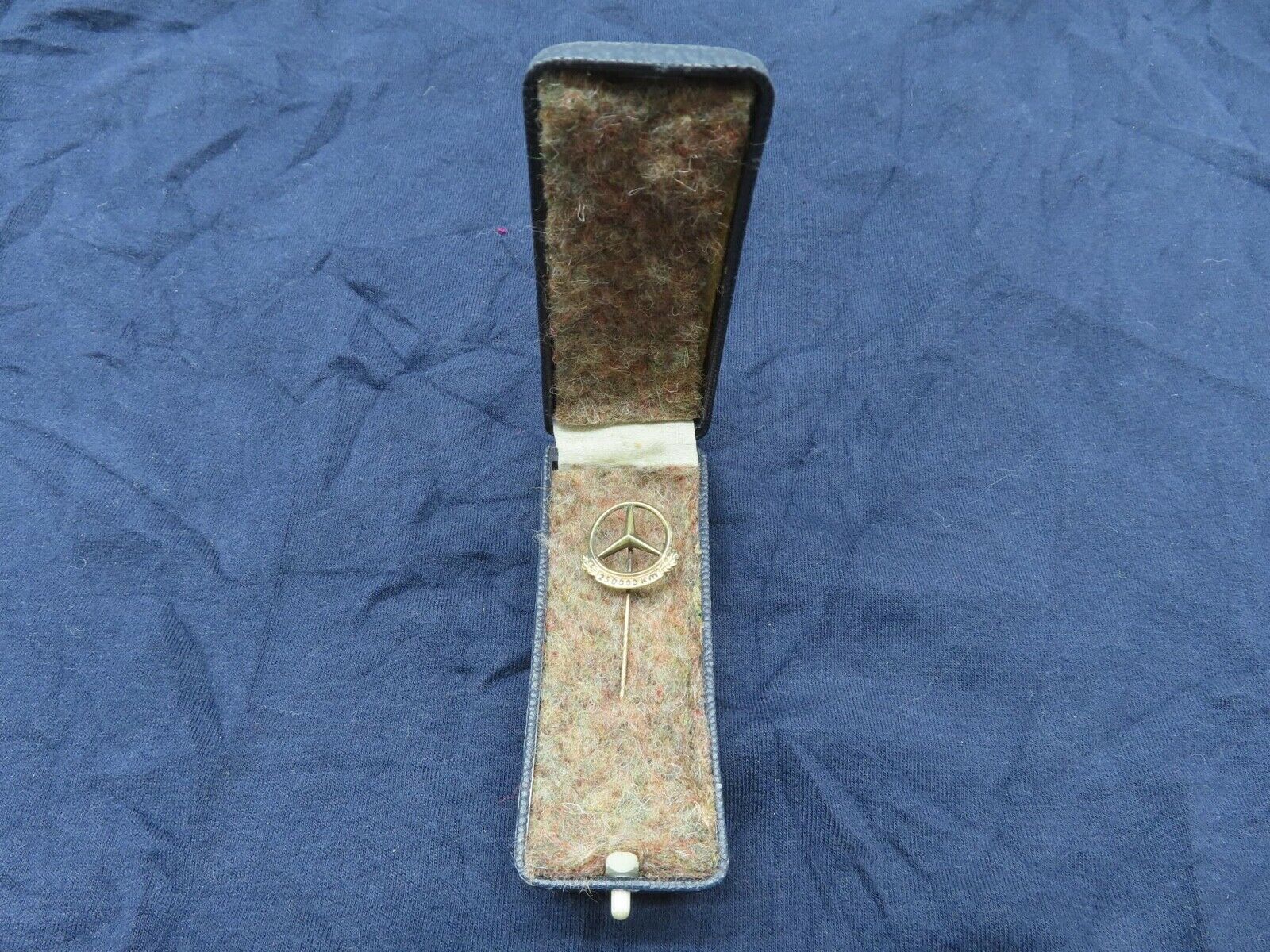 13107 Mercedes-Benz Award Badge Lapel Pin 250000 Km Gold Plated