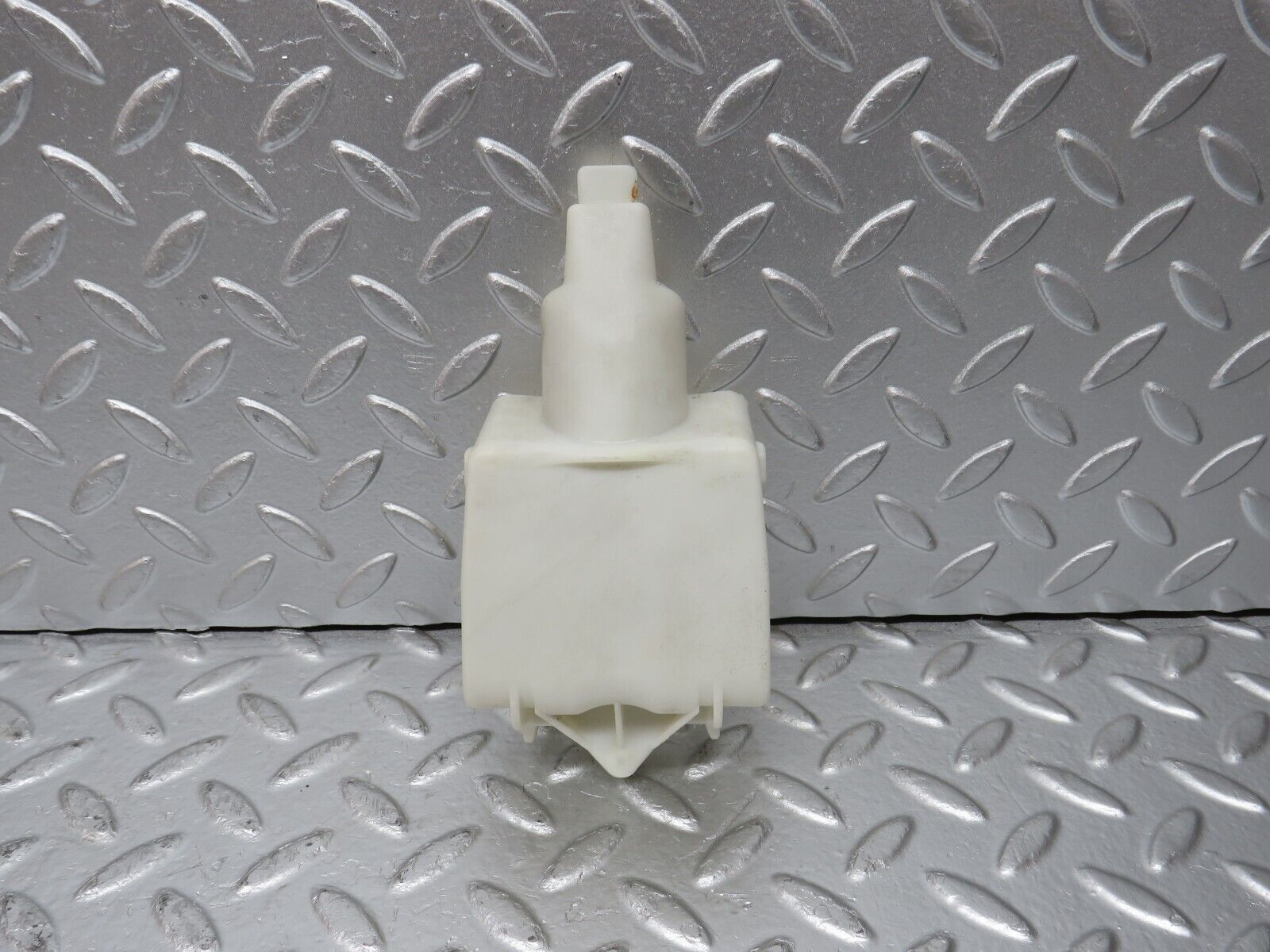 31223 Mercedes-Benz S124 220TE Rear Door Lock Vacuum Actuator Cover 1248050590