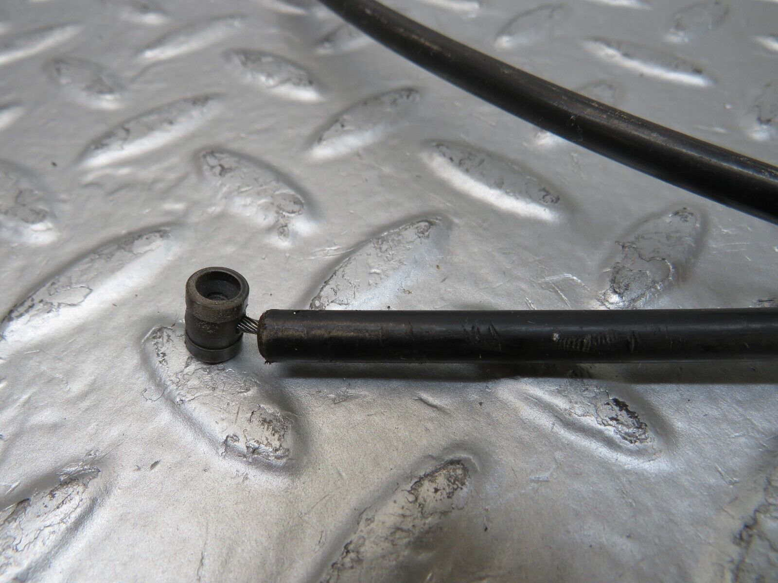 25890 Mercedes-Benz W124 280E Bonnet Release Cable 1239970681