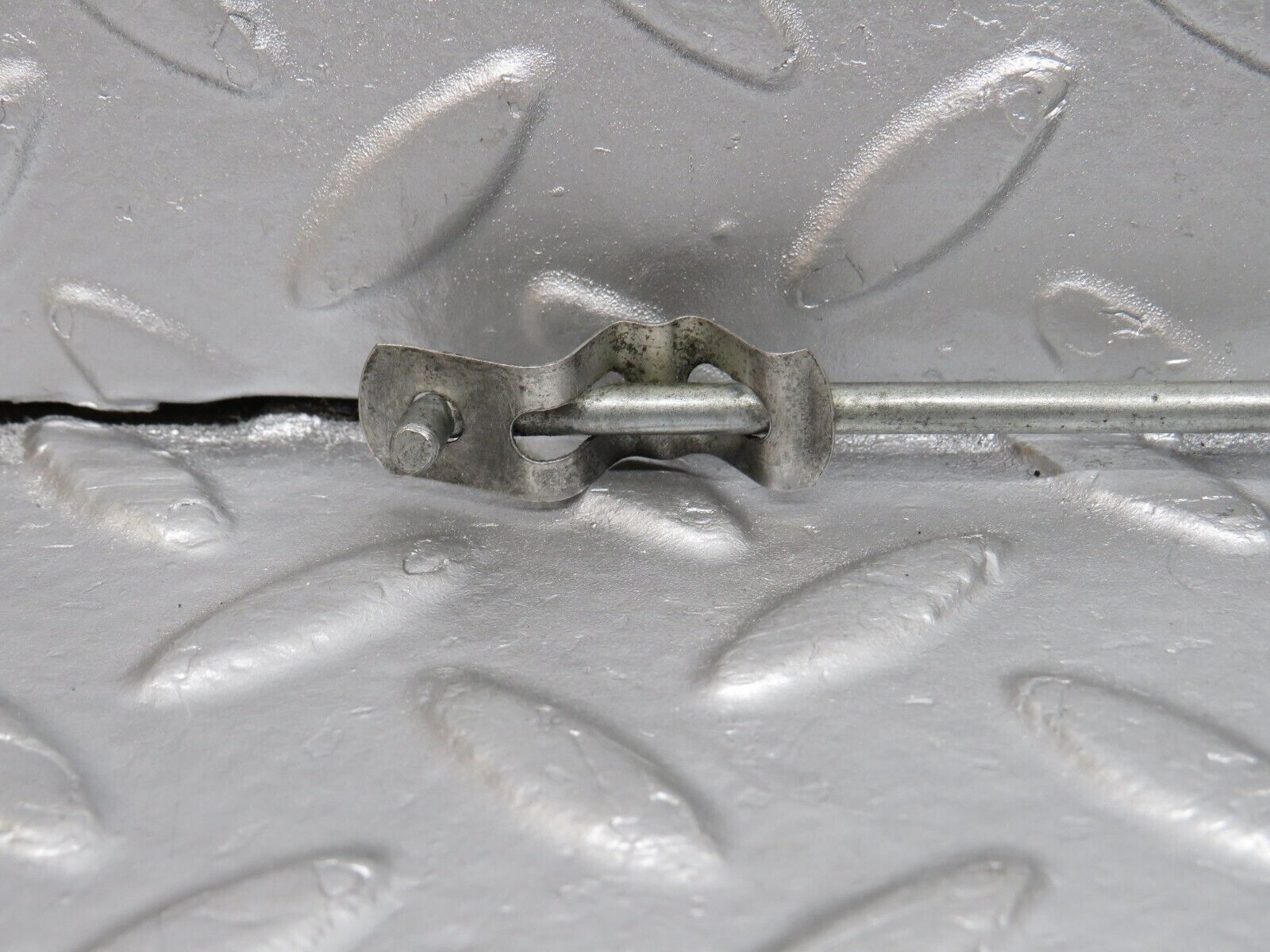 40456 Mercedes-Benz W110 230 Front Door Lock Control Bar