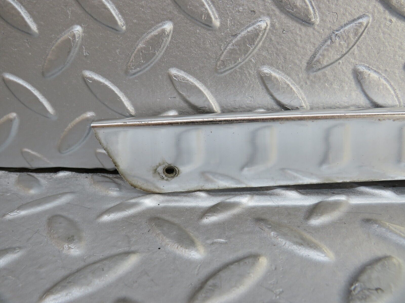 36324 Mercedes-Benz W126 420SE Roof Chrome Trim Right Side