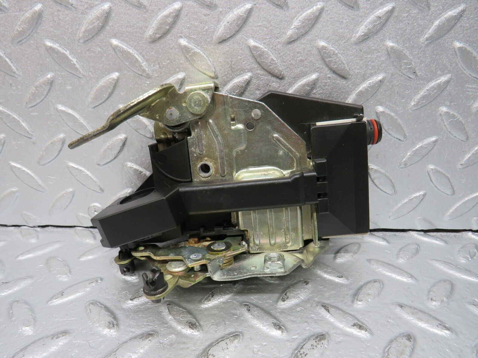 39465 Mercedes-Benz R129 320SL Coupe Left Door Lock Mechanism