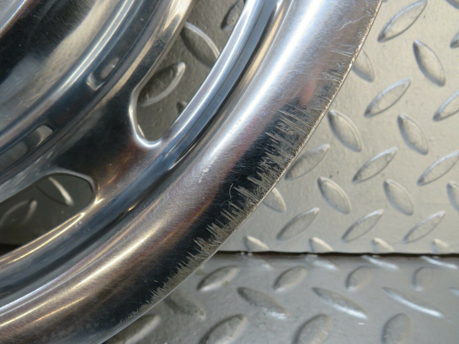 23864 Mercedes-Benz C107 450SLC Coupe Wheel Trim Hub Cap 14"