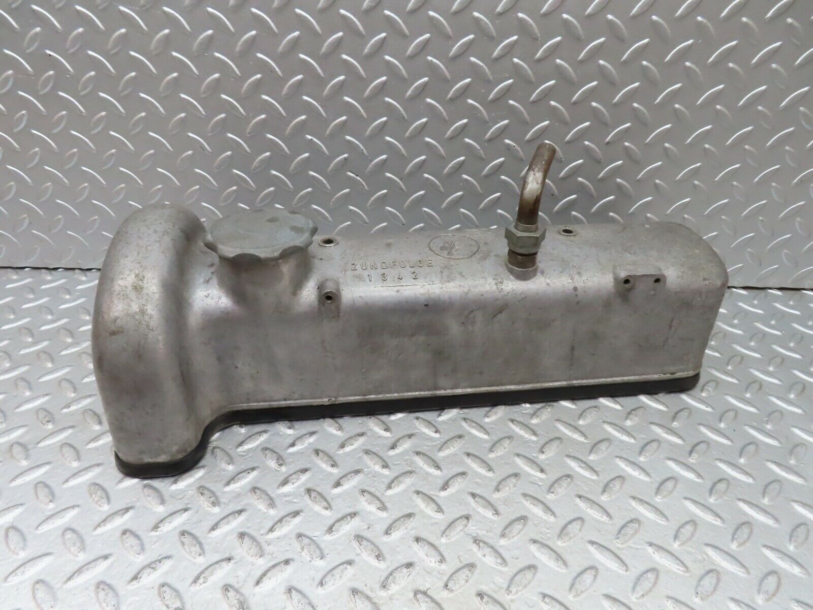 19285 Mercedes-Benz W120 W121 Cylinder Head Valve Cover 1210161405