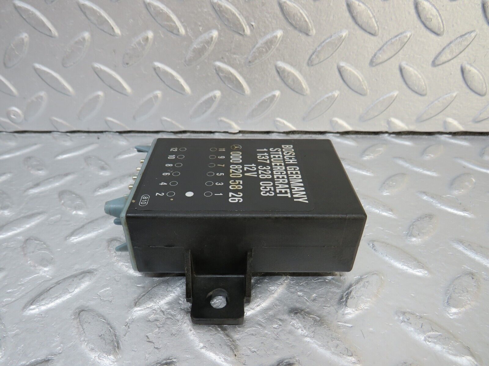 37005 Mercedes-Benz C126 420SEC Coupe Seat Belt Presenter Relay 0008205826 113732805