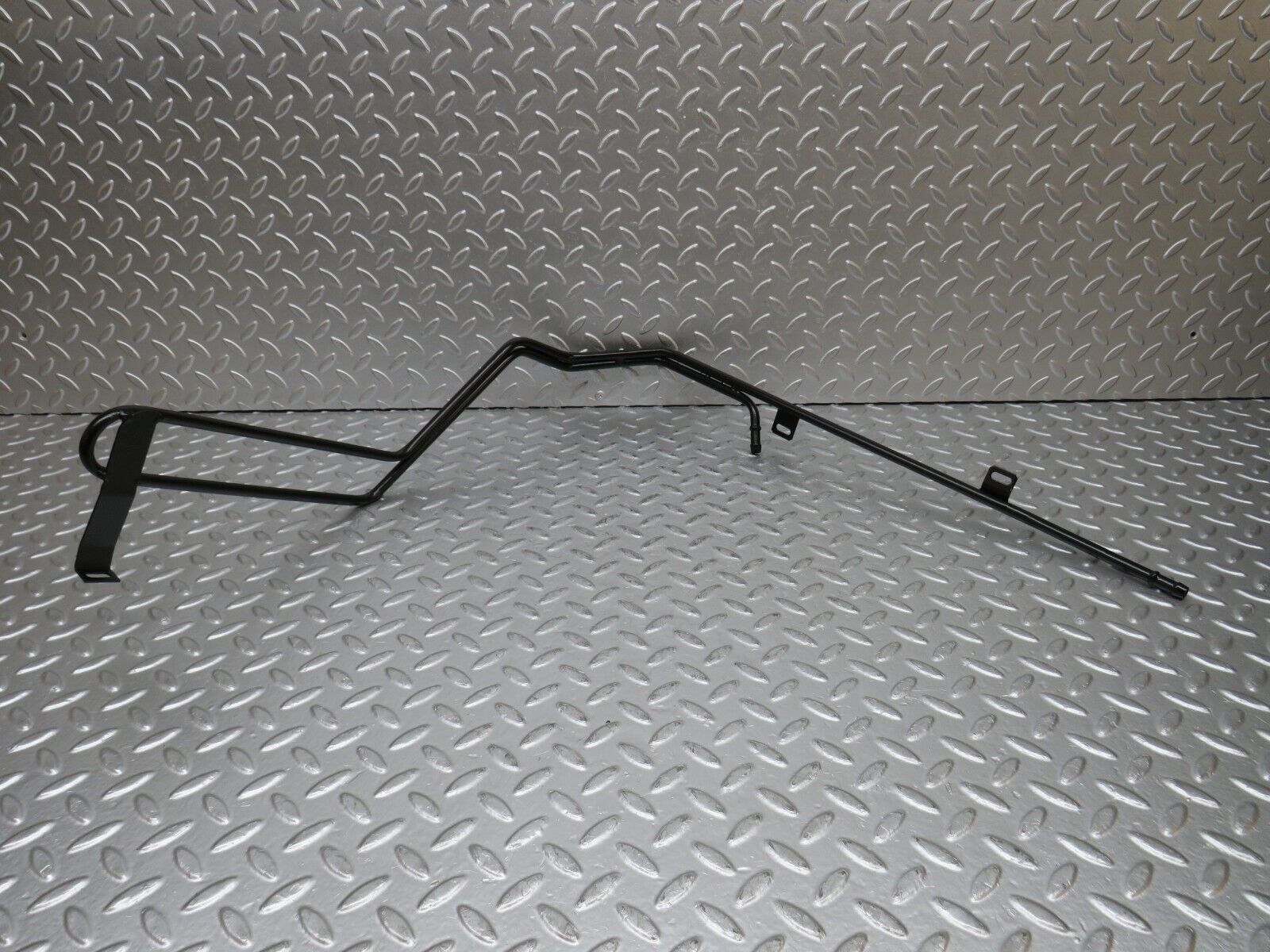 31535 Mercedes-Benz S124 220TE Wagon Oil Cooling Pipe