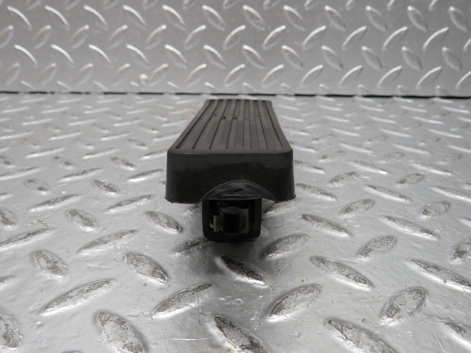 32007 Mercedes-Benz W123 230E Accelerator Pedal With Rubber 1233010082