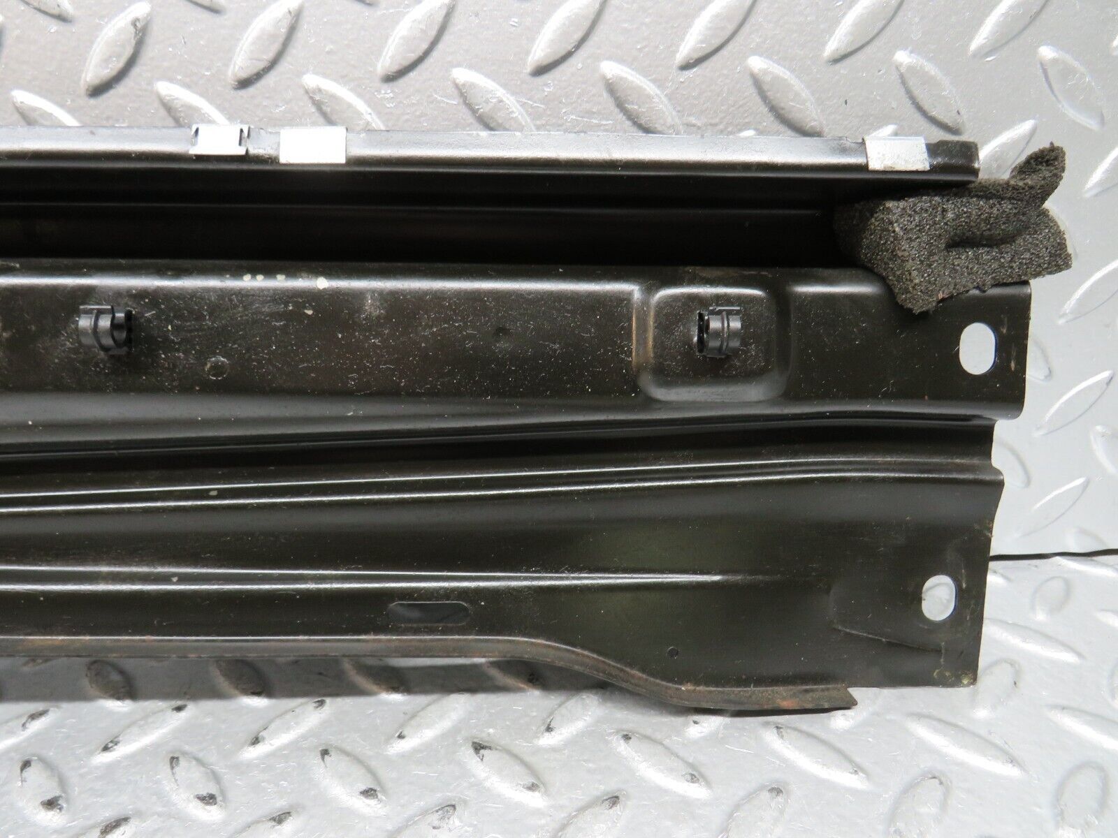 28990 Mercedes-Benz C124 320CE Coupe Rear Window Channel Support Left Side