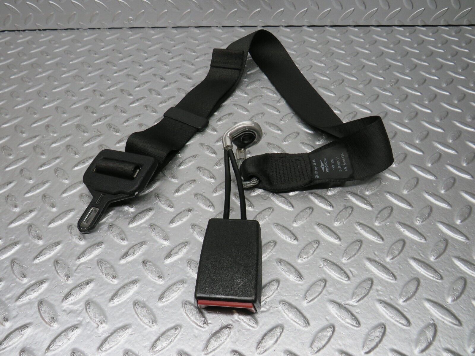 31585 Mercedes-Benz W201 190LE 1.8L Rear Seat Belt Set With Buckles 2018604285