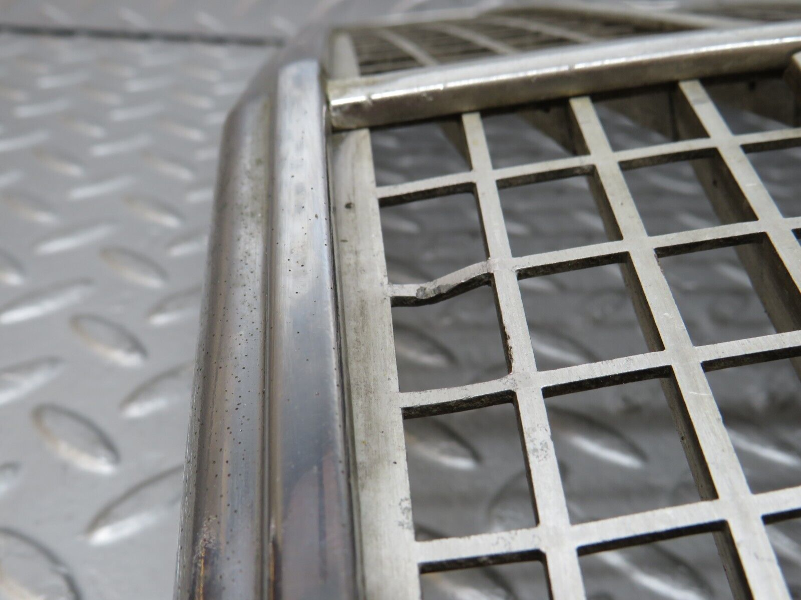 35837 Mercedes-Benz W108 Bonnet Grill Chrome