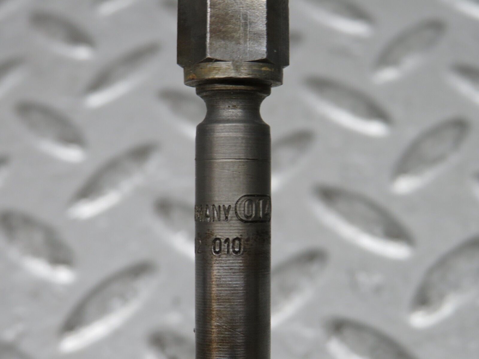 28662 Mercedes-Benz W123 230E Fuel Injector Bosch 0437502010