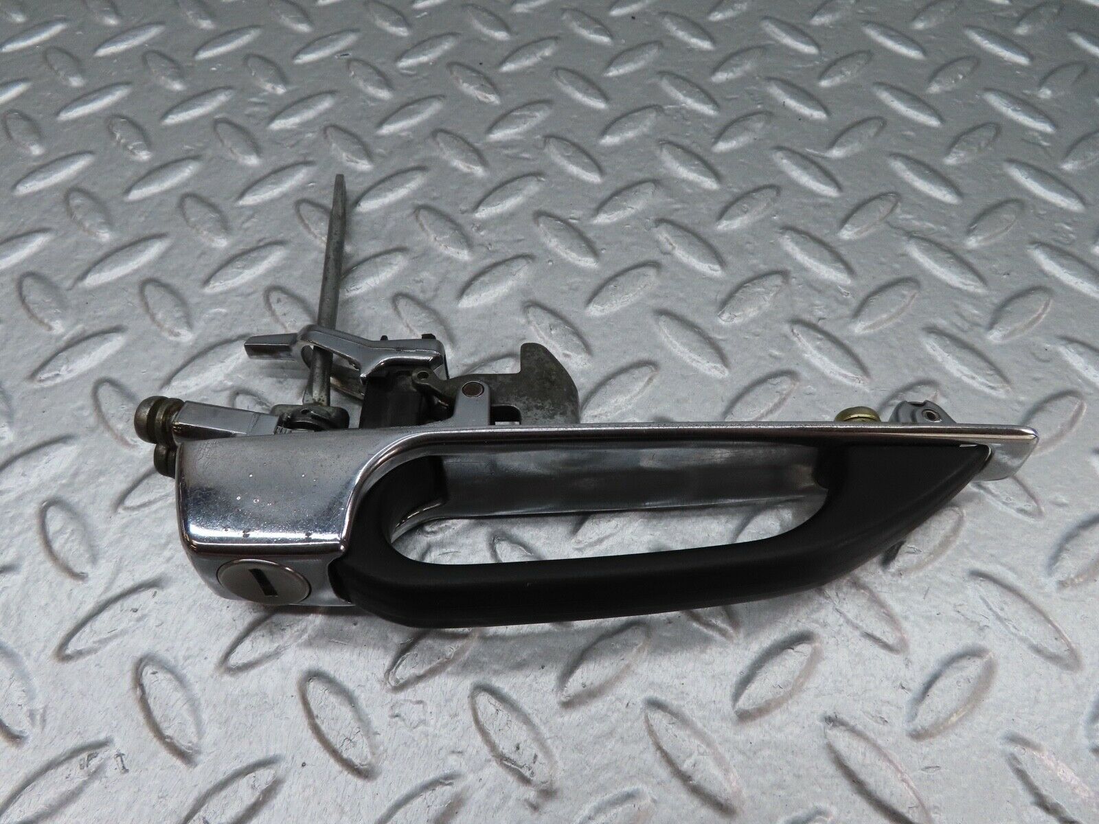 17948 Mercedes-Benz W123 200 Front Right Exterior Door Handle 1237600259