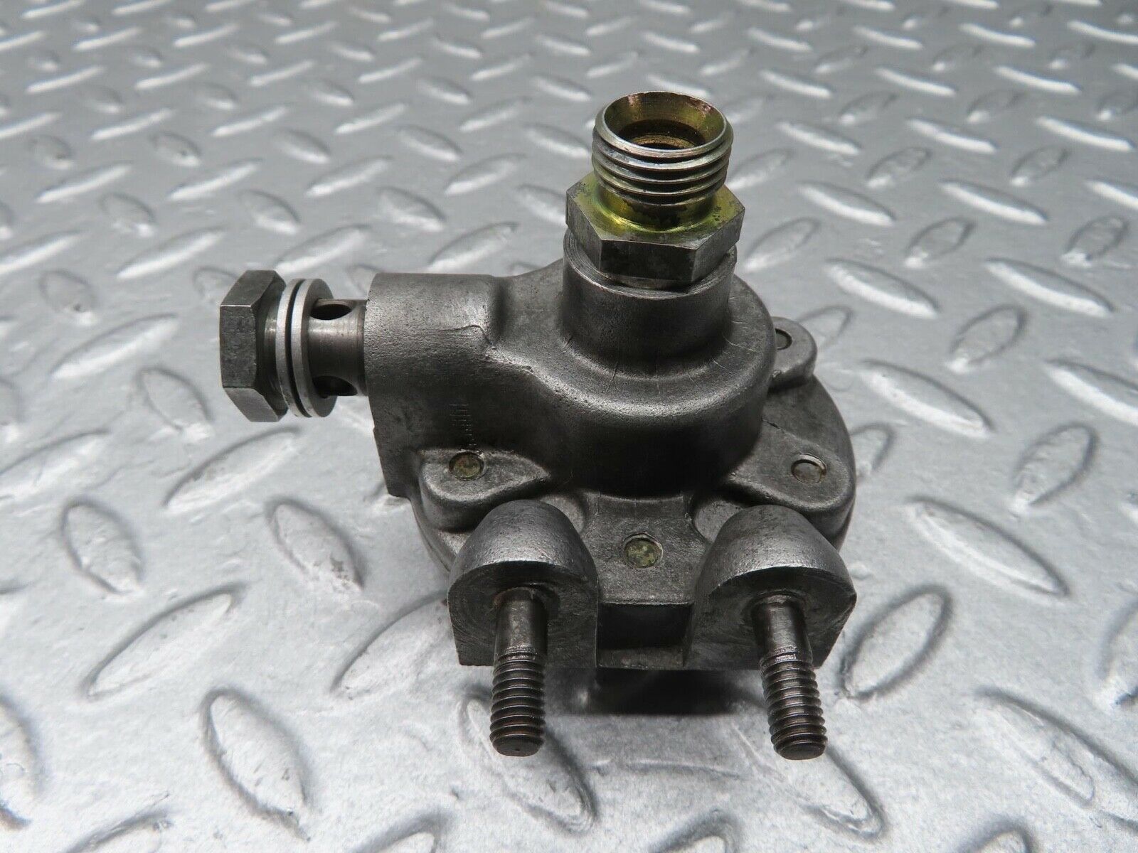 12826 Mercedes-Benz W111 Oil Pressure Damper
