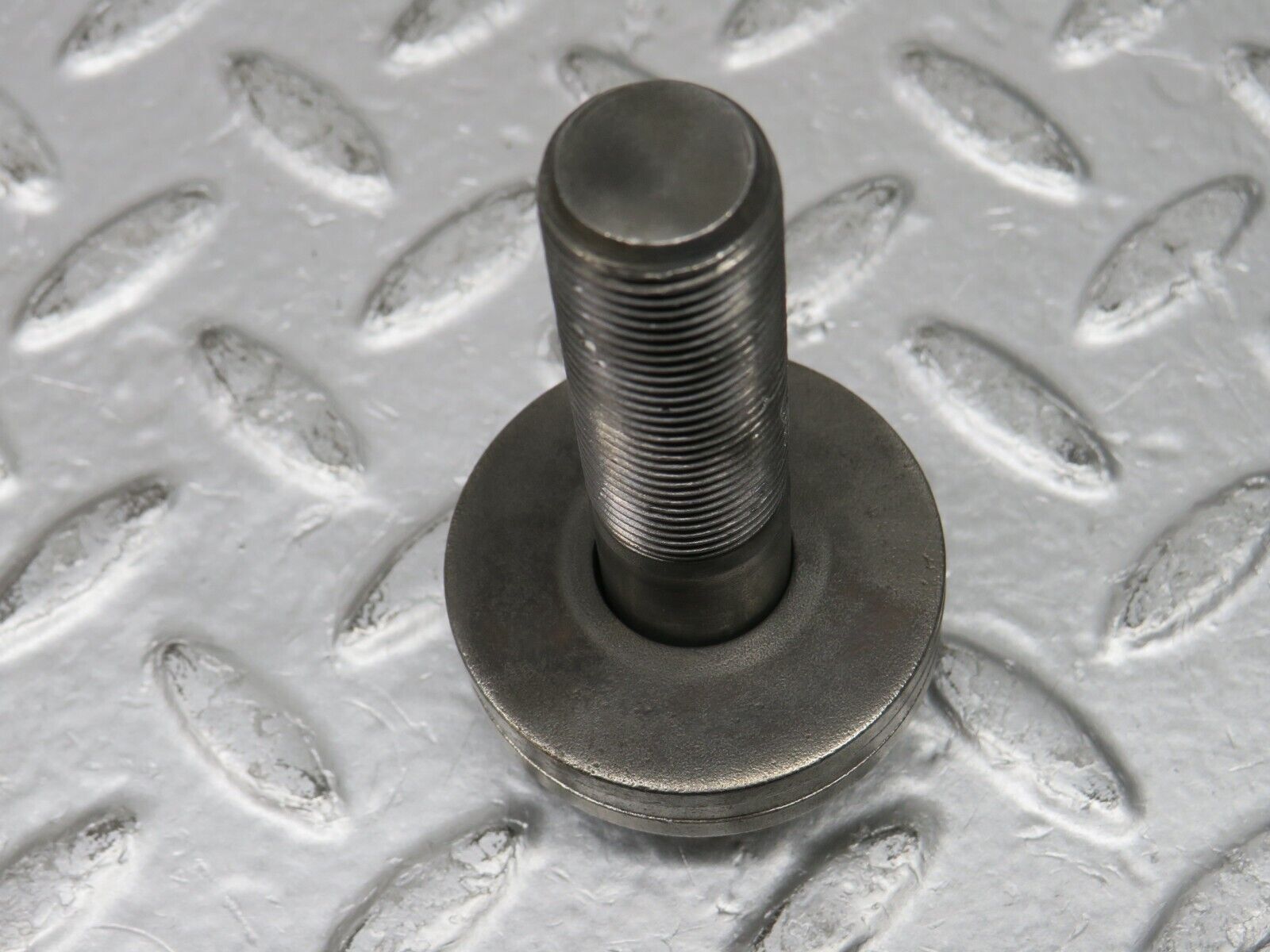 29885 Mercedes-Benz W123 230E Crankshaft Bolt