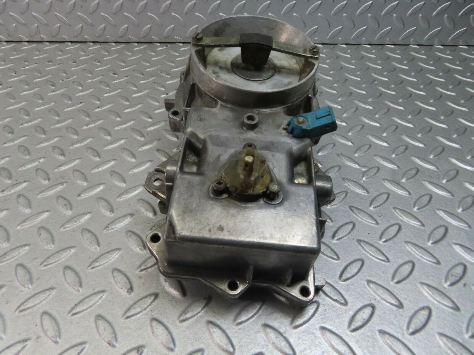 8818 Mercedes-Benz W123 Air Flow Mass Meter Sensor Bosch 0438120032