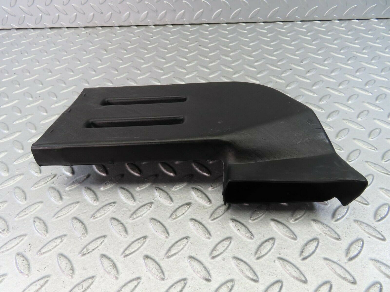 9316 Mercedes-Benz C124 300CE Coupe Ventilation Air Duct Right 1248310446