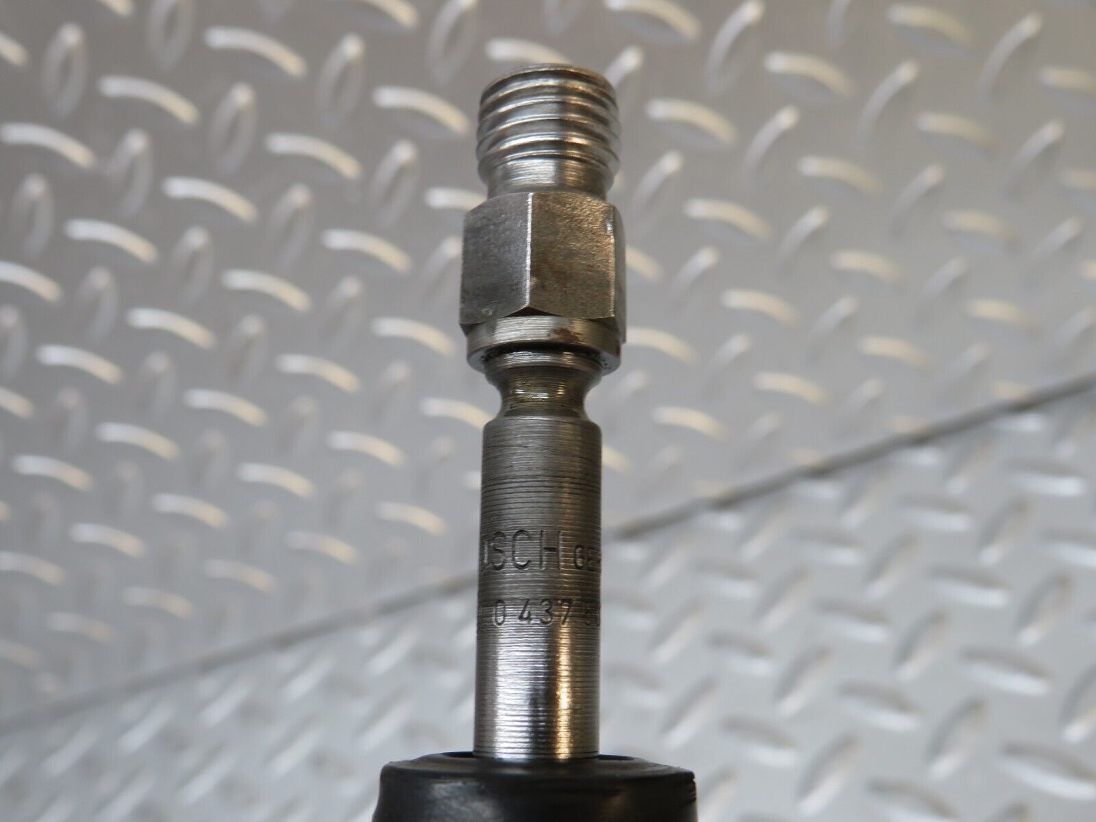 29926 Mercedes-Benz W123 230E Fuel Injector Bosch 0437502010