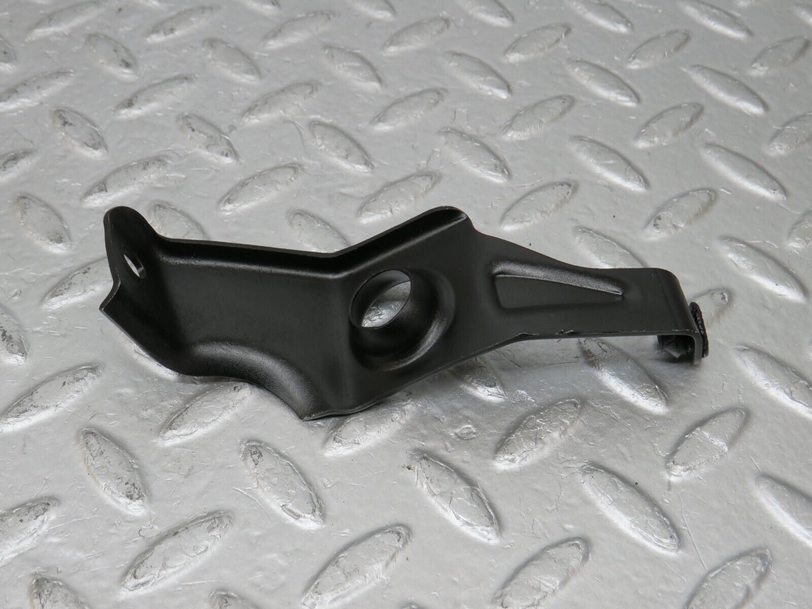 34589 Mercedes-Benz C126 380SEC Coupe Starter Motor Wire Bracket