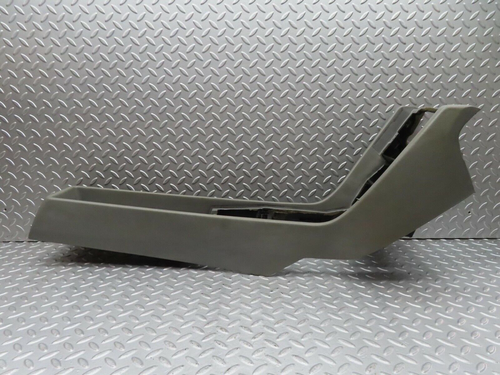 16200 Mercedes-Benz W124 260E Centre Console