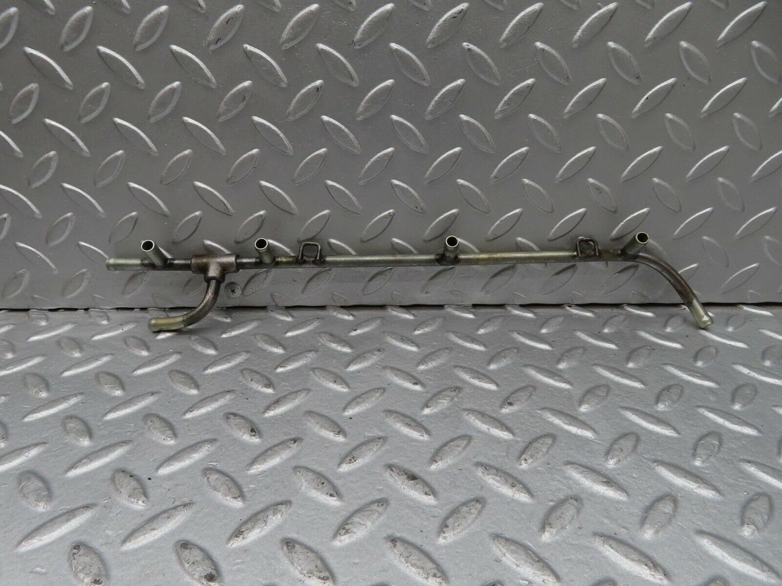 12450 Mercedes-Benz W108 280SE 3.5 Injector Fuel Pipe Left Side