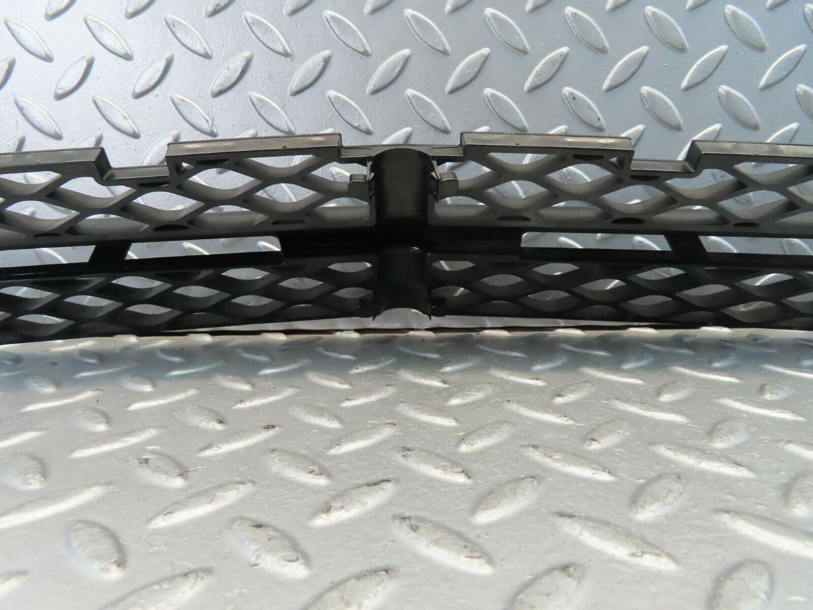 11144 Mercedes-Benz W221 S320 Front Bumper Lower Grill 2218850523
